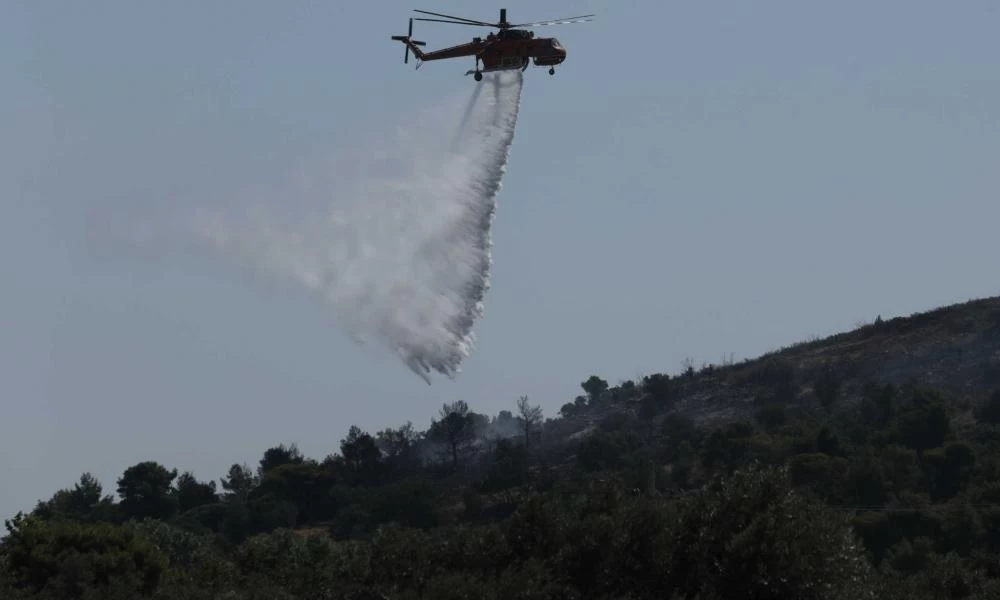 Αναζωπυρώνεται ο εφιάλτης των πυρκαγιών σε Χανιά, Αρχαία Κόρινθο, Αρχαία Ολυμπία